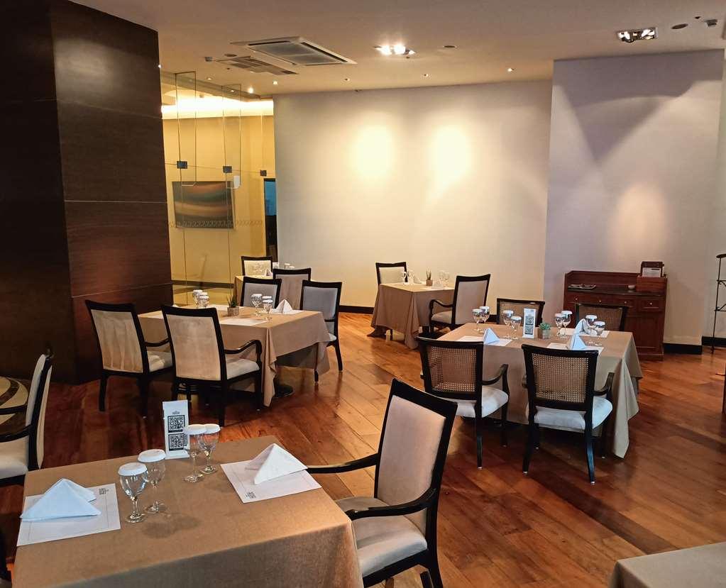 Pasig City Discovery Suites Manila, Philippines מסעדה תמונה